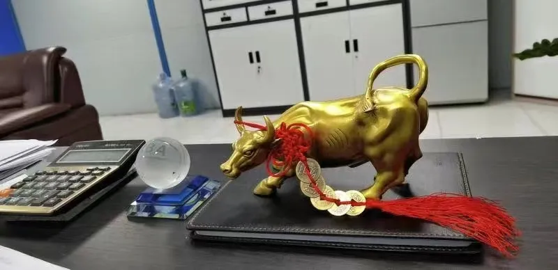 Wall Street Cattle Sculpture, Copper Cow Statue - Ideal Office Decoration, Mascot, and Business Gift showcasing Artistic Craftsmanship