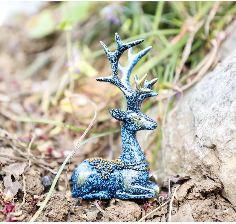 2-Piece Personalized and Creative Deer Ornaments for Auto Interior Decoration and Indoor Tabletop Beautification